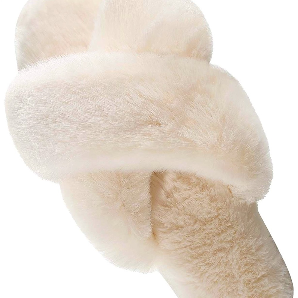 ❌SOLD❌ Open toe fuzzy slippers - Picture 1 of 2